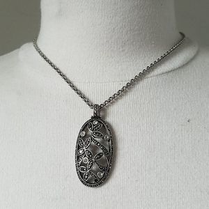 Oval rhinestone pendant necklace